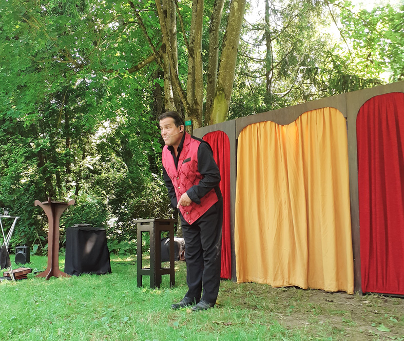 Bibi-schott artiste magicien, ventriloque, humoriste, rue, spectacle de rue, Homme-orchestre, Sculpteur sur ballons, enfants, adultes, séniors, Marionnettes,