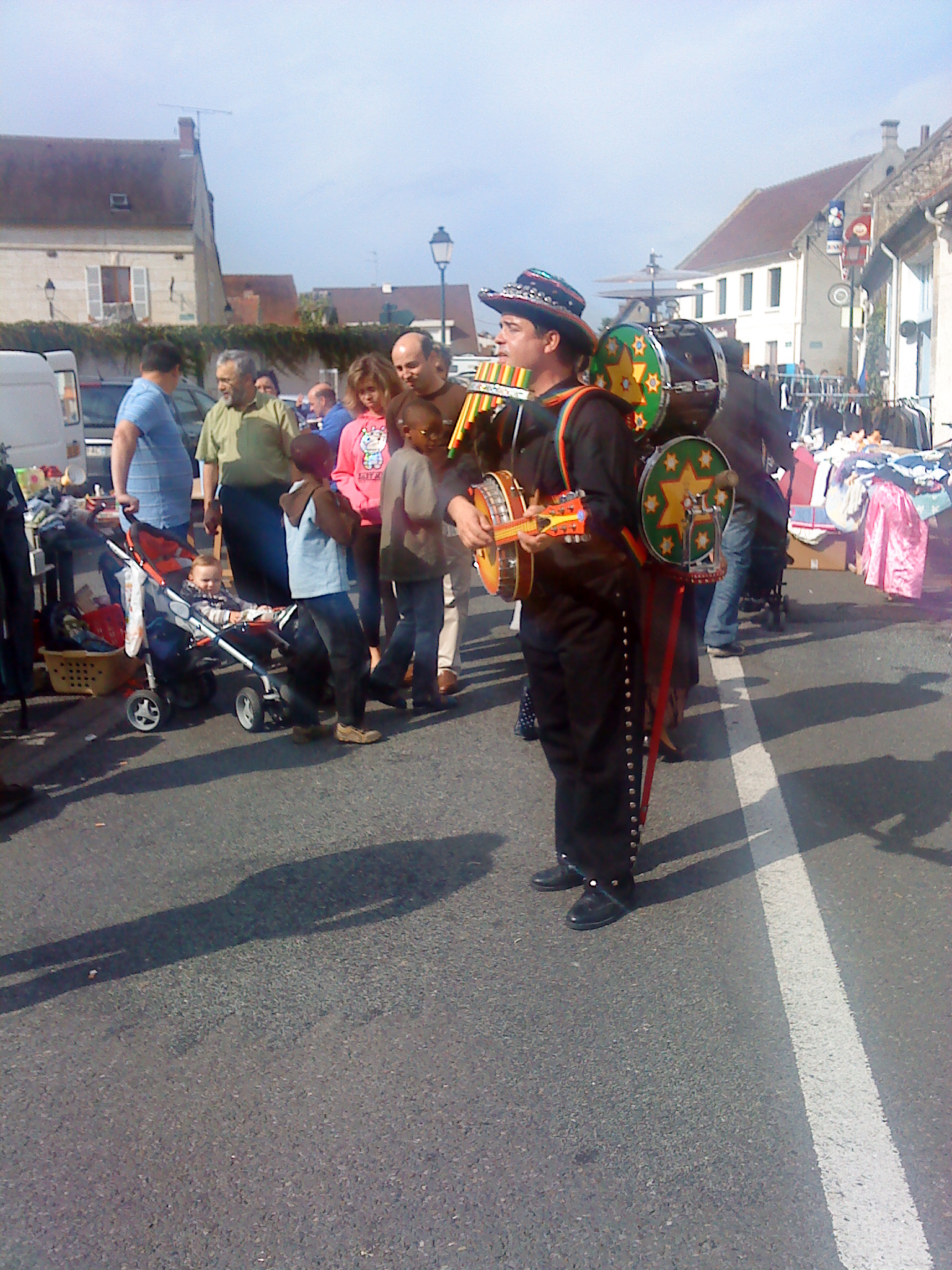 Homme-orchestre, Animation de rue, Clown Bibi schott, artiste de rue,   
magie comique, noël, Humour, Ballons, marionnettes à fils, Ventriloquie, enfants, adultes, séniors,